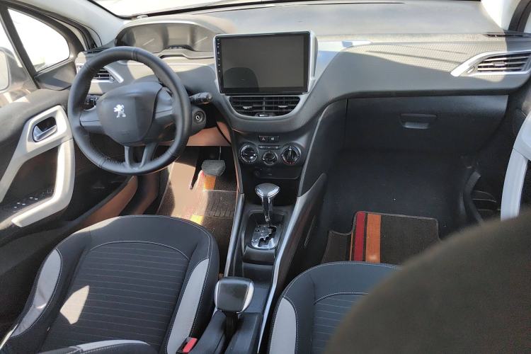 Used Peugeot 2008 2015 1.6L Automatic Playcool Edition Interior 5