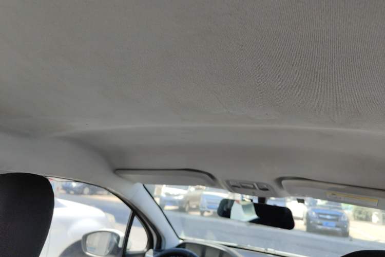 Used Peugeot 2008 2015 1.6L Automatic Playcool Edition Interior 6