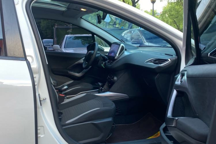 Used Peugeot 2008 2015 1.6L Automatic Playcool Edition Interior 8