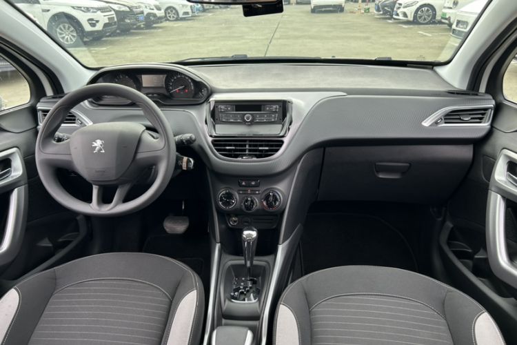 Used Peugeot 2008 2015 1.6L Automatic Playcool Edition Interior 9
