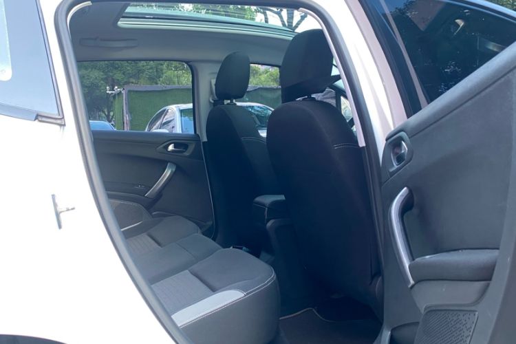 Used Peugeot 2008 2015 1.6L Automatic Playcool Edition Interior 9