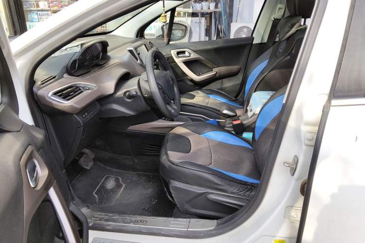 Used Peugeot 2008 2015 1.6THP Automatic Fashion Edition Left Front Seat