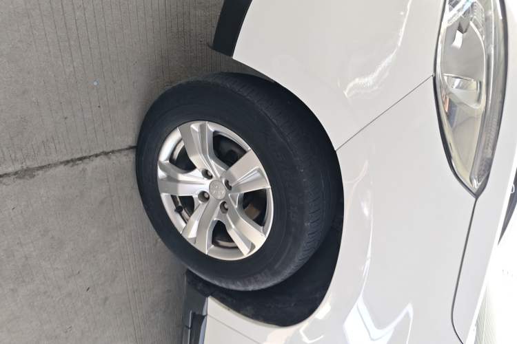 Used Peugeot 2008 2015 1.6L Automatic Playcool Edition Left Front Wheel Hub