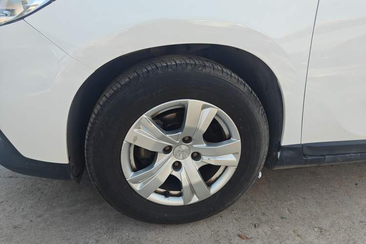 Used Peugeot 2008 2015 1.6L Automatic Playcool Edition Left Front Wheel Hub