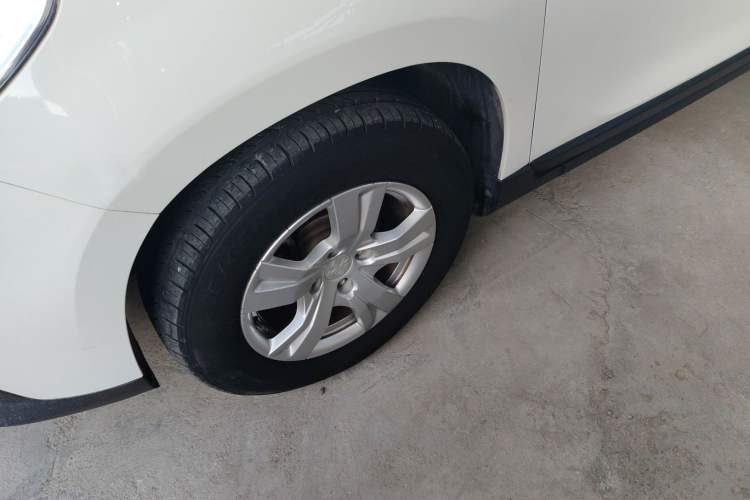 Used Peugeot 2008 2015 1.6L Automatic Playcool Edition Left Front Wheel Hub