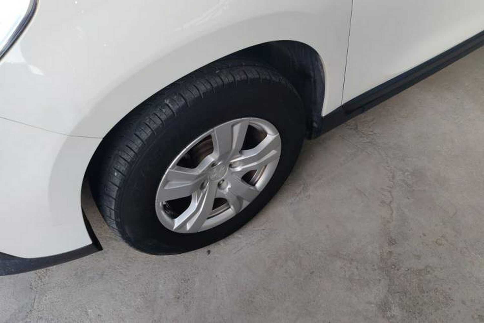 Used Peugeot 2008 2015 1.6L Automatic Playcool Edition Left Front Wheel Hub