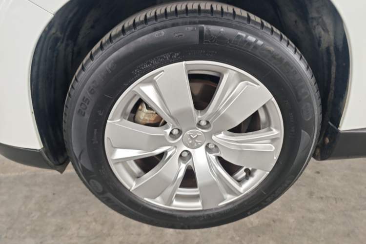 Used Peugeot 2008 2015 1.6THP Automatic Fashion Edition Left Front Wheel Hub