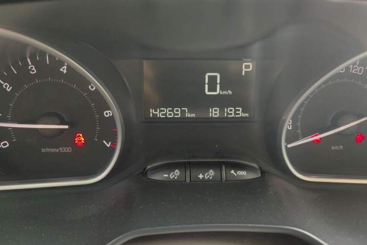 Used Peugeot 2008 2015 1.6THP Automatic Fashion Edition Odometer Close Up