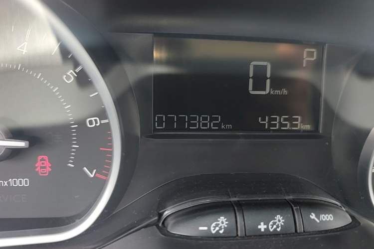 Used Peugeot 2008 2015 1.6THP Automatic Navigation Edition Odometer Close Up