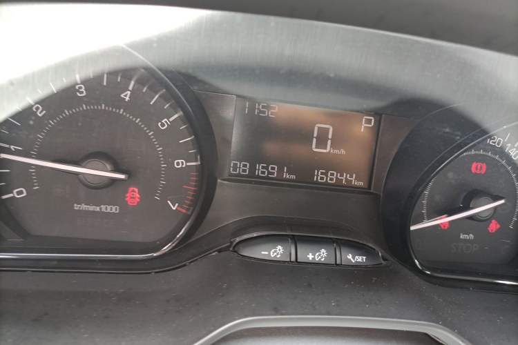 Used Peugeot 2008 2015 1.6L Automatic Playcool Edition Odometer Close Up