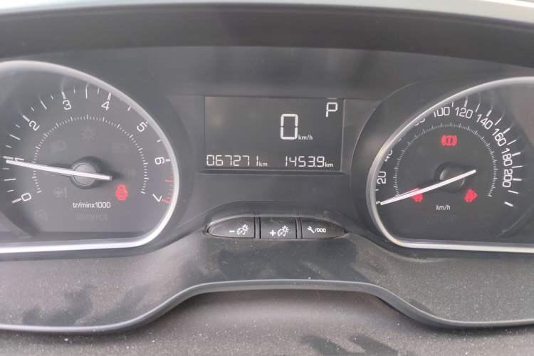 Used Peugeot 2008 2015 1.6THP Automatic Fashion Edition Odometer Close Up