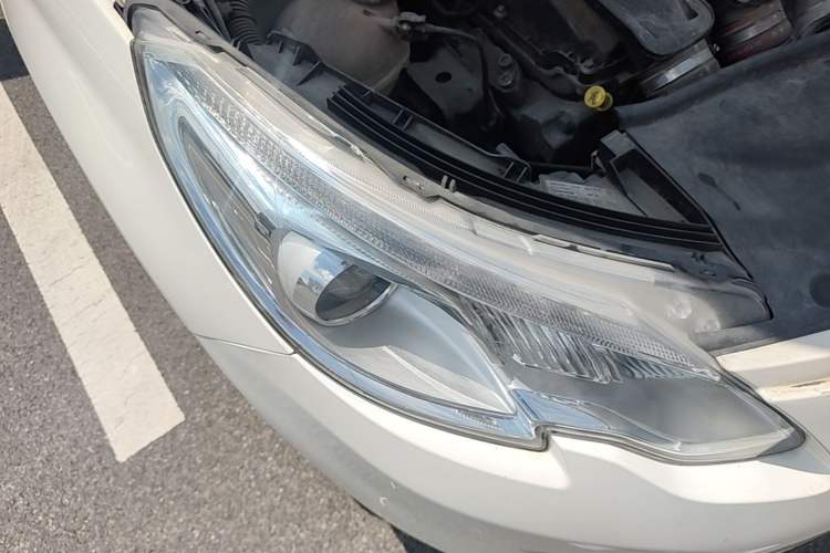 Used Peugeot 2008 2015 1.6THP Automatic Navigation Edition Right Front Headlight