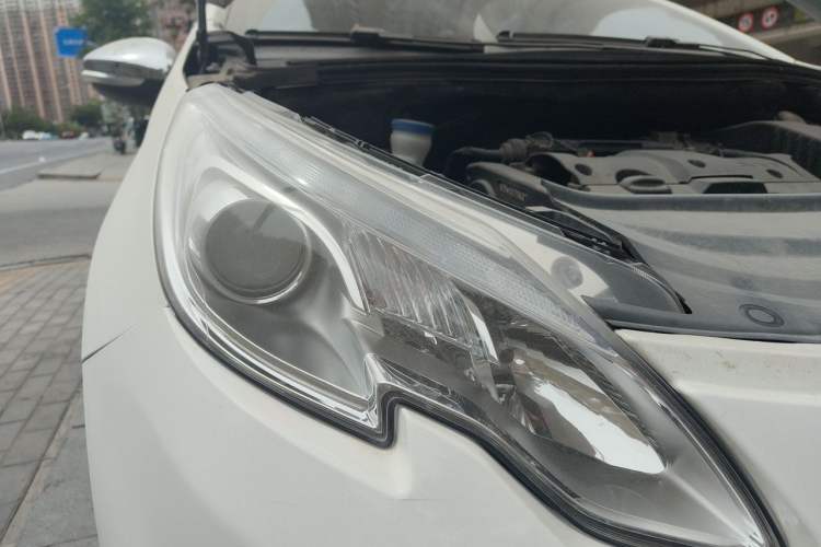 Used Peugeot 2008 2015 1.6L Automatic Playcool Edition Right Front Headlight