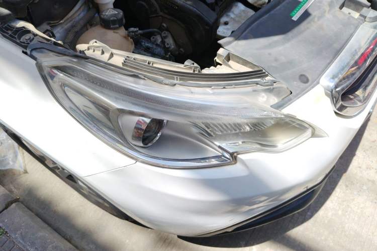 Used Peugeot 2008 2015 1.6L Automatic Playcool Edition Right Front Headlight