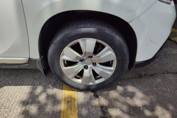 Used Peugeot 2008 2015 1.6THP Automatic Fashion Edition Right Front Wheel Hub