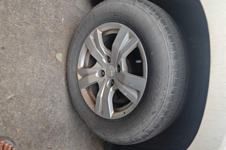 Used Peugeot 2008 2015 1.6L Automatic Playcool Edition Right Front Wheel Hub