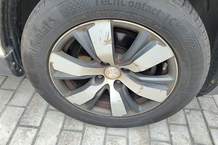Used Peugeot 2008 2015 1.6THP Automatic Navigation Edition Right Front Wheel Hub