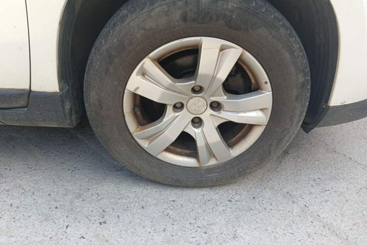 Used Peugeot 2008 2015 1.6L Automatic Playcool Edition Right Front Wheel Hub