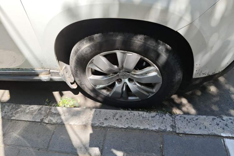 Used Peugeot 2008 2015 1.6THP Automatic Fashion Edition Right Front Wheel Hub