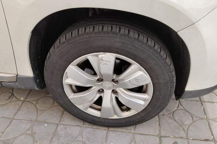 Used Peugeot 2008 2015 1.6THP Automatic Fashion Edition Right Front Wheel Hub