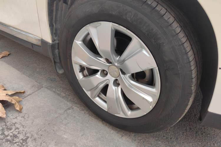 Used Peugeot 2008 2015 1.6THP Automatic Fashion Edition Right Front Wheel Hub