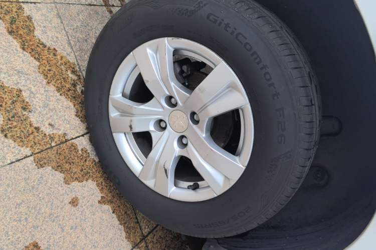 Used Peugeot 2008 2015 1.6L Automatic Playcool Edition Right Rear Wheel Hub