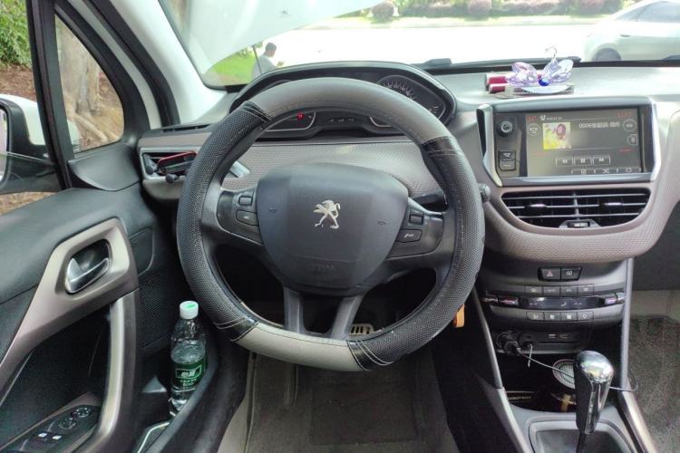 Used Peugeot 2008 2015 1.6THP Automatic Fashion Edition Steering Wheel