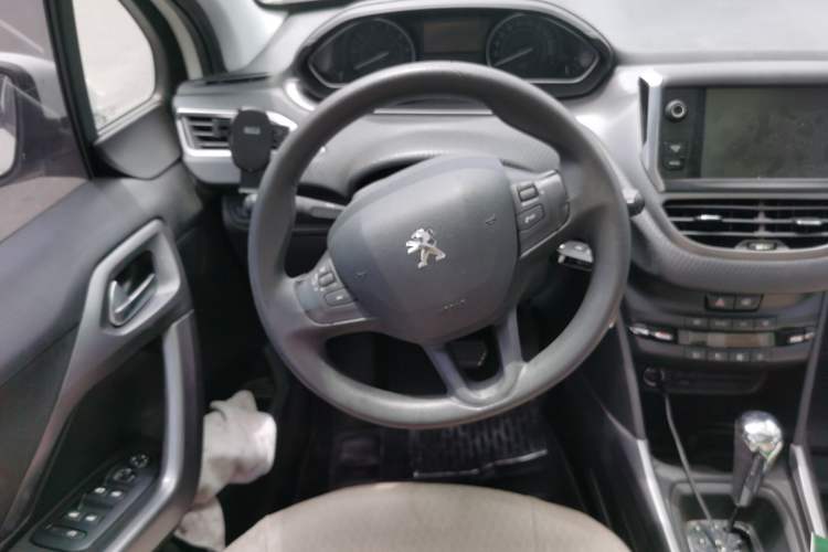 Used Peugeot 2008 2015 1.6THP Automatic Fashion Edition Steering Wheel