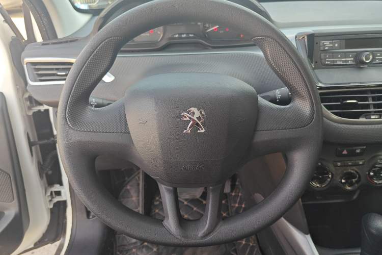 Used Peugeot 2008 2015 1.6L Automatic Playcool Edition Steering Wheel
