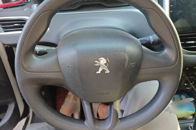 Used Peugeot 2008 2015 1.6L Automatic Playcool Edition Steering Wheel