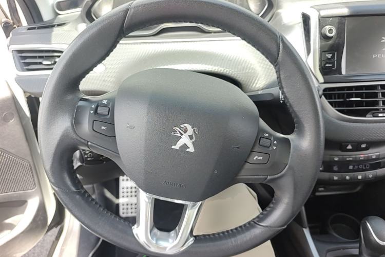 Used Peugeot 2008 2015 1.6THP Automatic Navigation Edition Steering Wheel