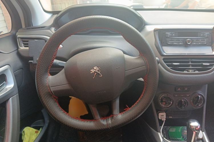 Used Peugeot 2008 2015 1.6L Automatic Playcool Edition Steering Wheel