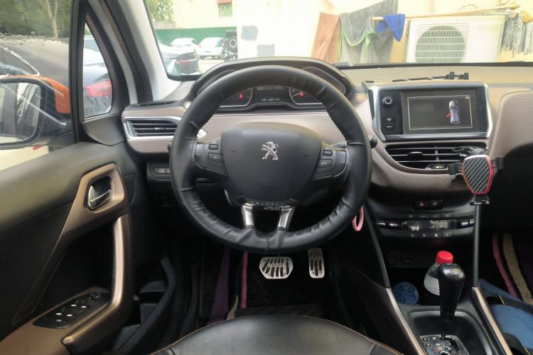 Used Peugeot 2008 2015 1.6THP Roland Garros Edition Steering Wheel