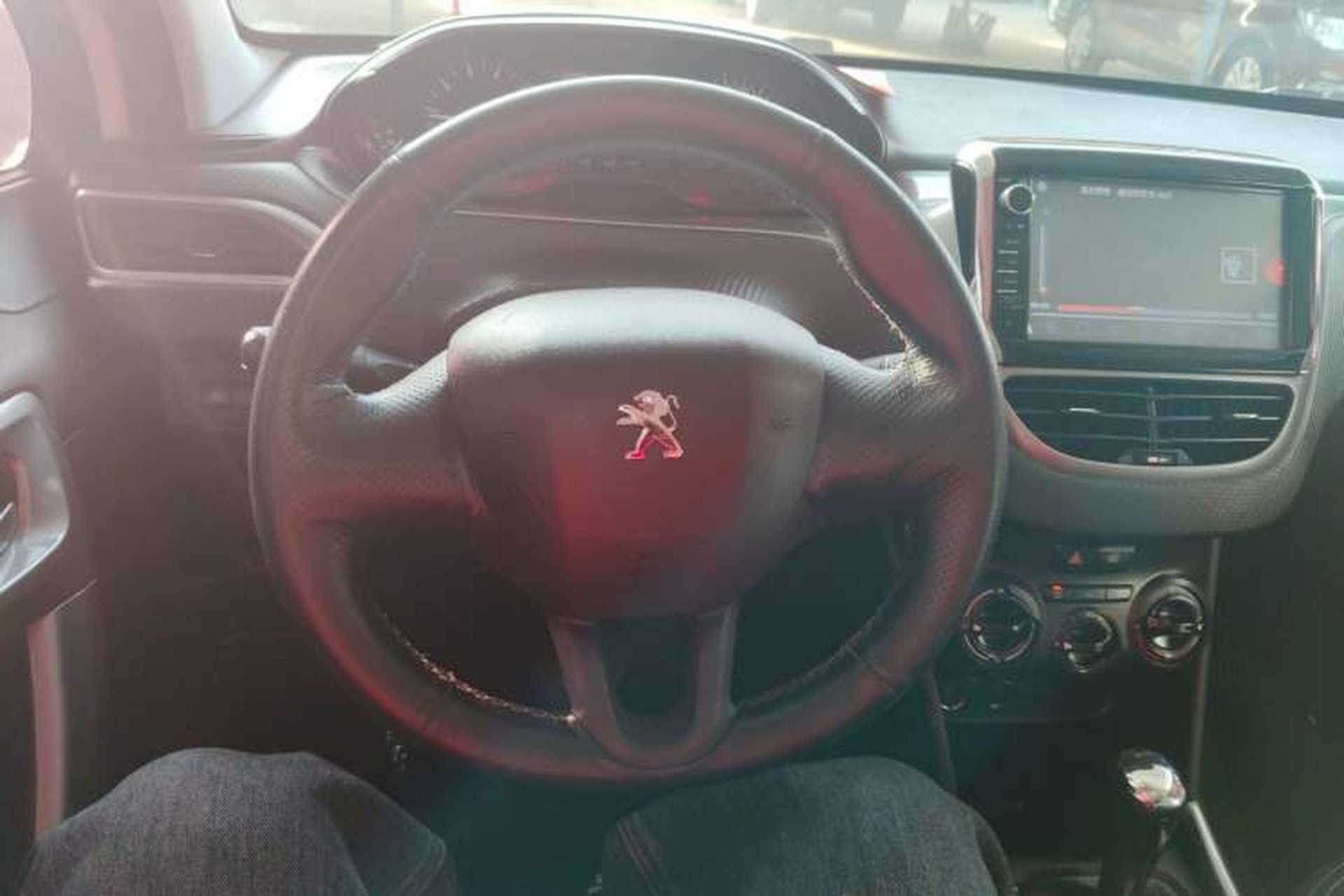 Used Peugeot 2008 2015 1.6L Automatic Playcool Edition Steering Wheel