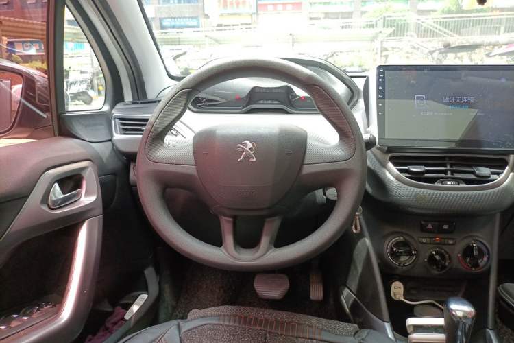 Used Peugeot 2008 2015 1.6L Automatic Playcool Edition Steering Wheel