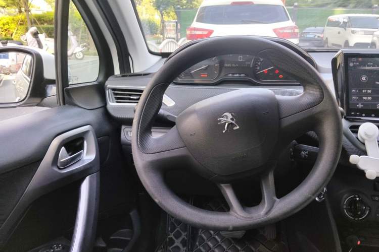 Used Peugeot 2008 2015 Playful Edition 1.6L Automatic Jade Model Steering Wheel