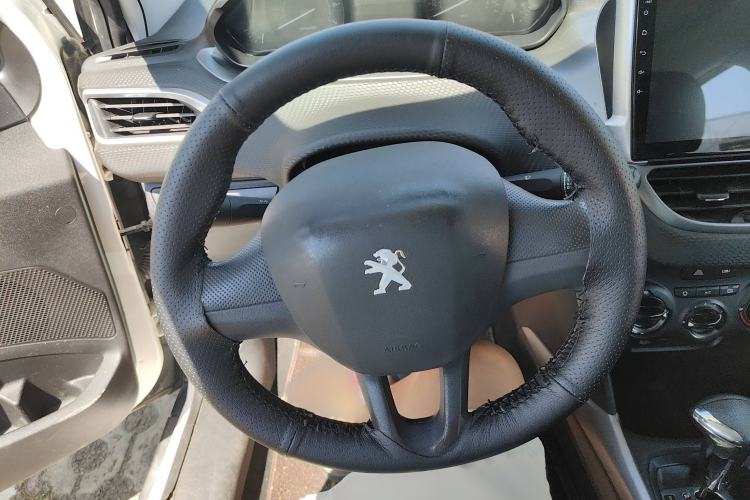 Used Peugeot 2008 2015 1.6L Automatic Playcool Edition Steering Wheel