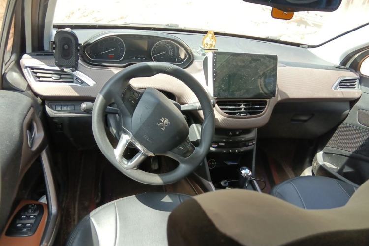 Used Peugeot 2008 2015 1.6THP Automatic Fashion Edition Steering Wheel