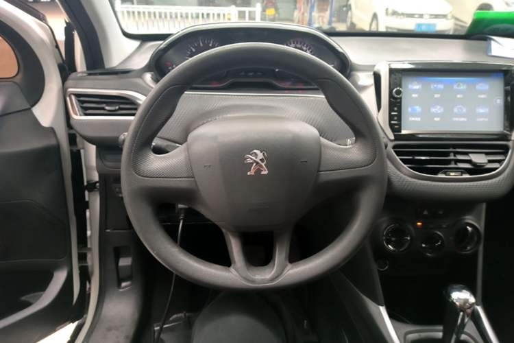 Used Peugeot 2008 2015 Playful Edition 1.6L Automatic Jade Model Steering Wheel