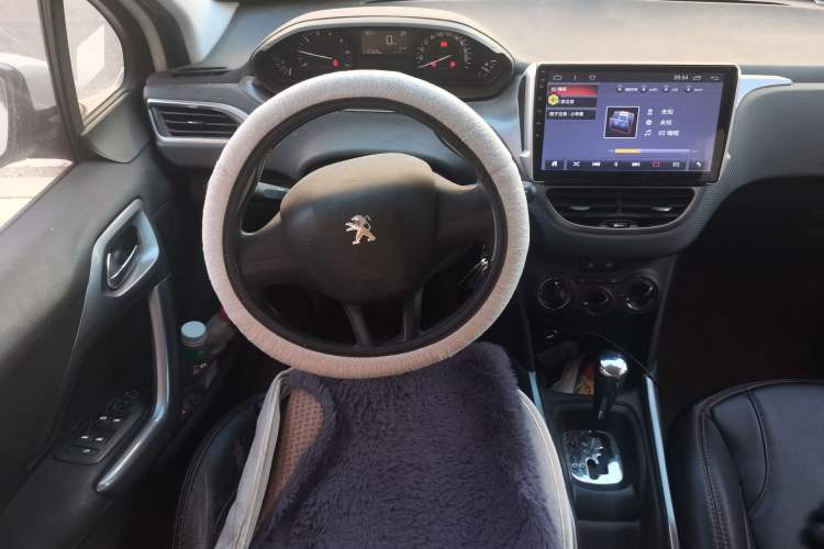 Used Peugeot 2008 2015 1.6L Automatic Playcool Edition Steering Wheel