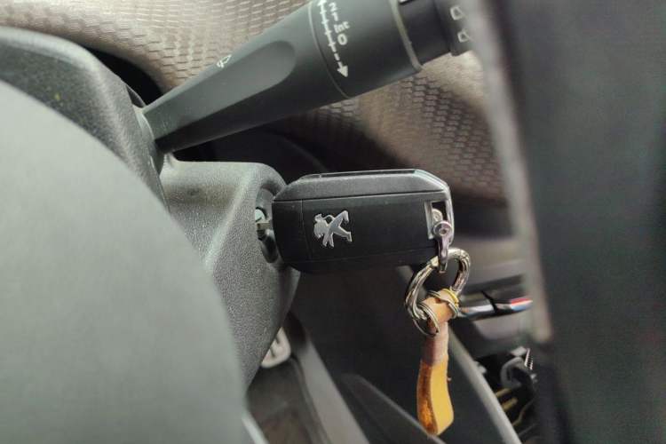 Used Peugeot 2008 2015 1.6THP Automatic Fashion Edition Vehicle Key