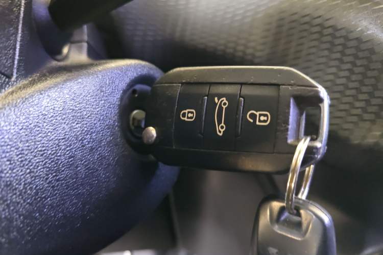 Used Peugeot 2008 2015 1.6L Automatic Playcool Edition Vehicle Key