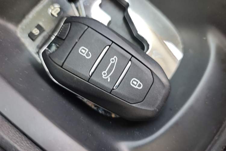 Used Peugeot 2008 2015 1.6THP Automatic Navigation Edition Vehicle Key