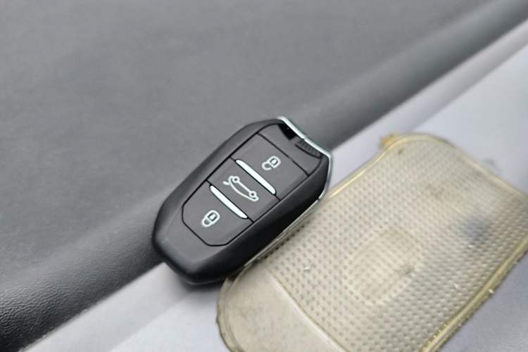 Used Peugeot 2008 2015 1.6THP Automatic Navigation Edition Vehicle Key