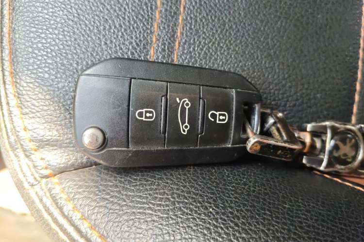 Used Peugeot 2008 2015 1.6THP Automatic Fashion Edition Vehicle Key