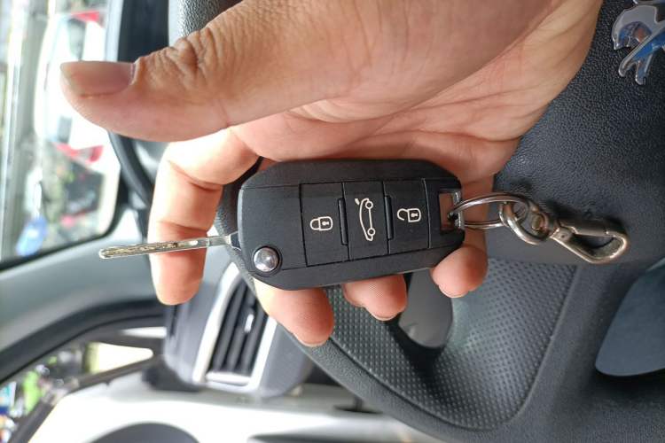 Used Peugeot 2008 2015 1.6L Automatic Playcool Edition Vehicle Key