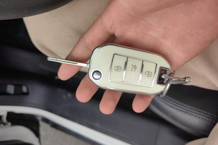Used Peugeot 2008 2015 1.6THP Automatic Fashion Edition Vehicle Key