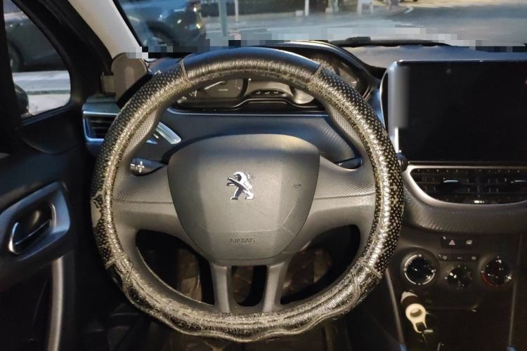 Used Peugeot 2008 2015 1.6L Automatic Playcool Edition Steering Wheel