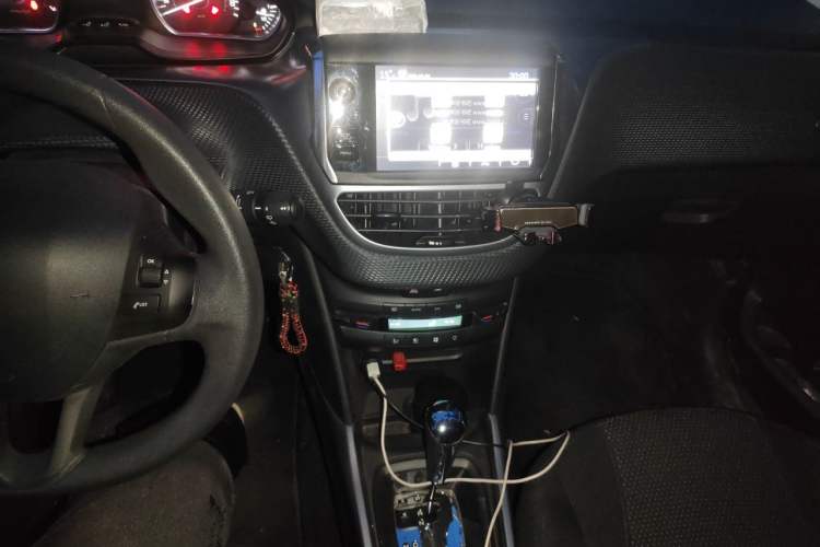 Used Peugeot 2008 2016 230THP Automatic Fashion Edition Audio And AC Panel