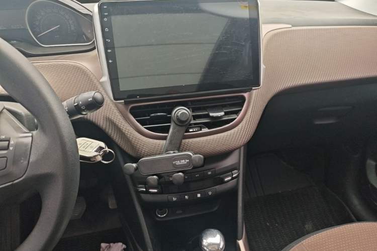 Used Peugeot 2008 2016 230THP Automatic Fashion Edition Audio And AC Panel
